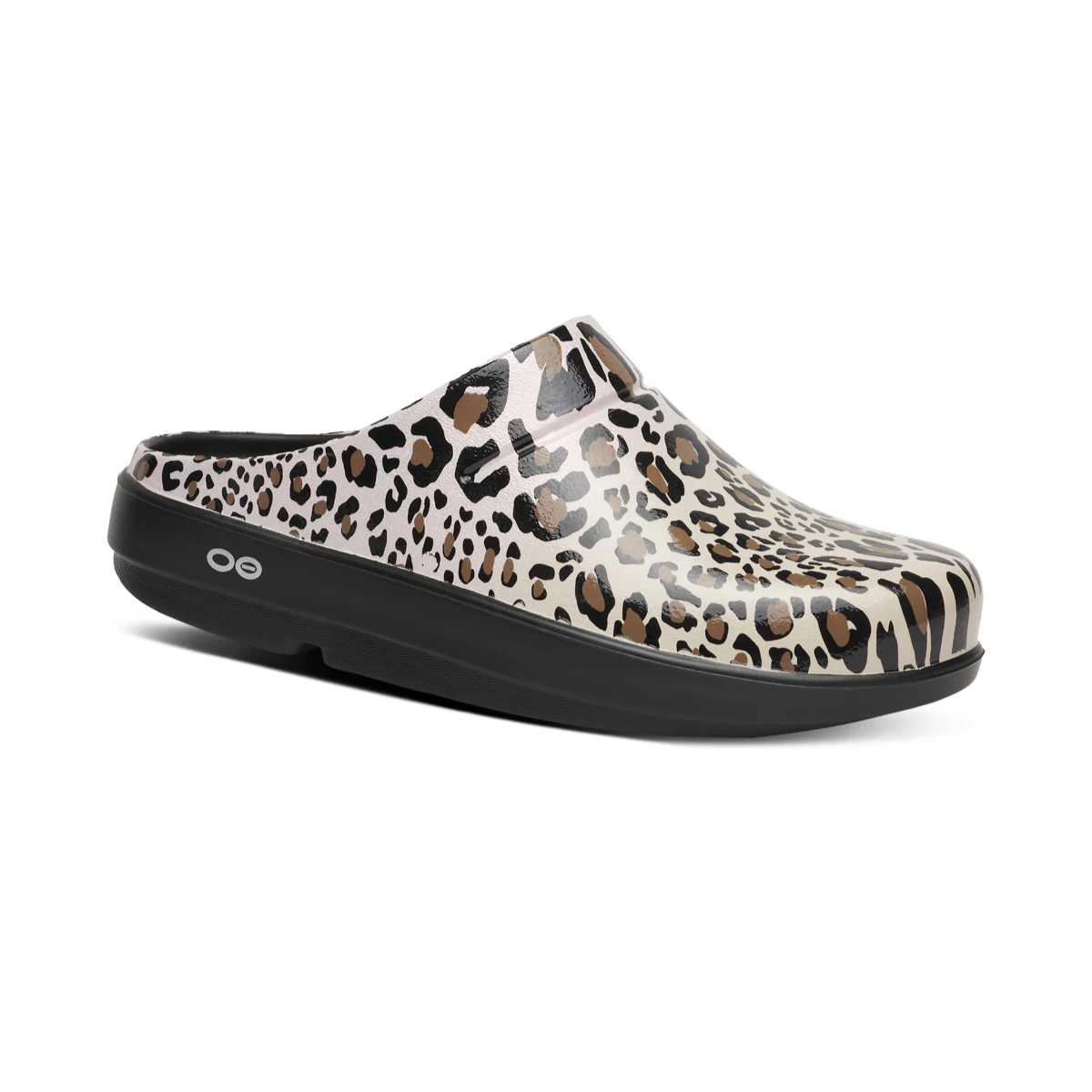 The OOFOS Ooloog Ltd Leopard Print Clog by OOFOS LLC features a chic leopard print upper, solid black sole, and OOfoam technology for superior comfort and support—shown in profile.