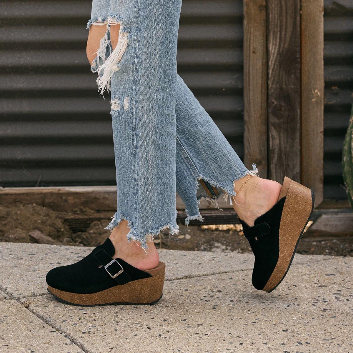 Mulani Ladies Suede Clog Secondary image