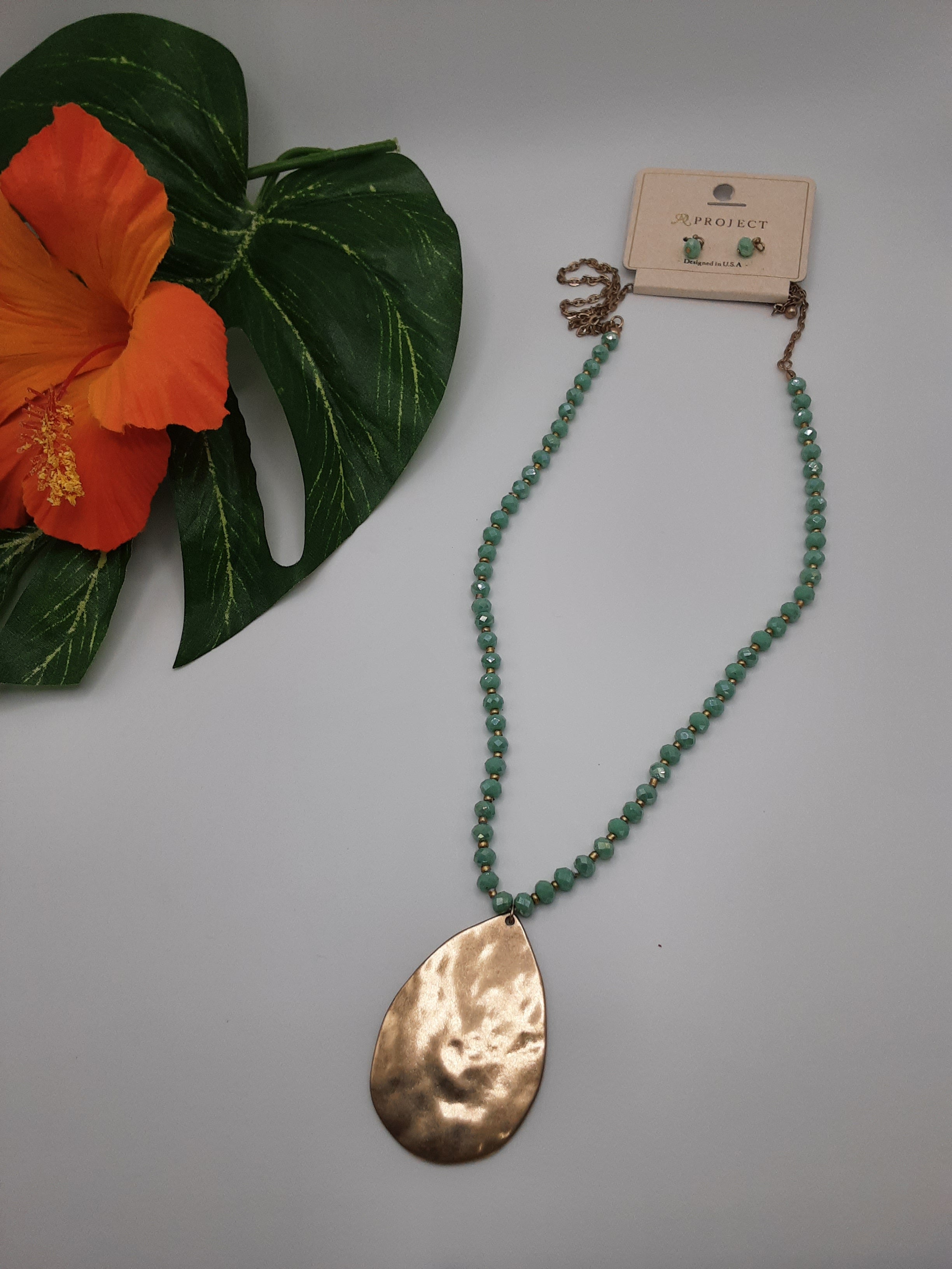 Teardrop Pendant and Crystal Necklace assorted Secondary image